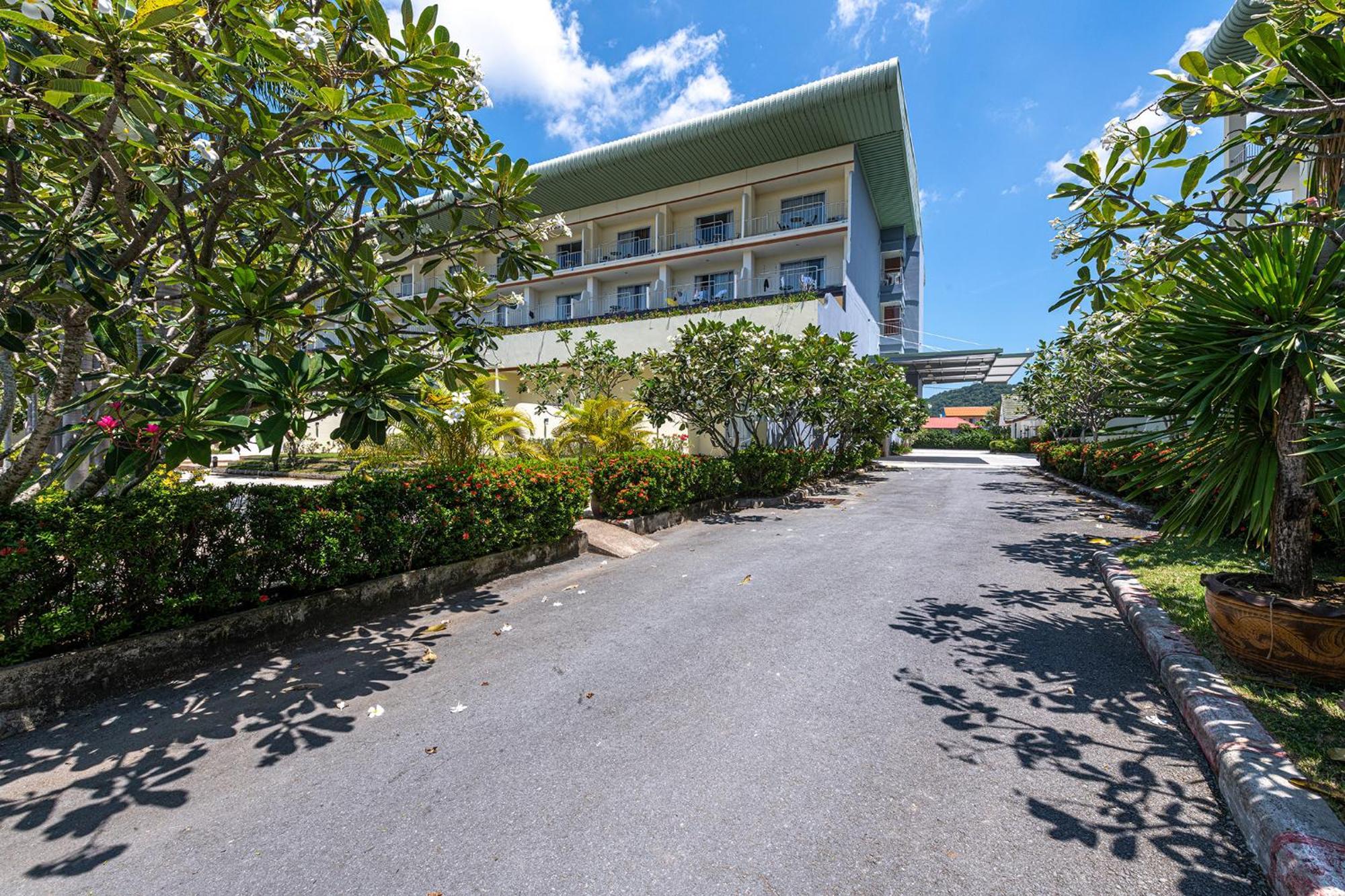 Blue Beach Grand Resort And Spa In Chalong Phuket By Dayuu Ban Saiyuan Exterior photo