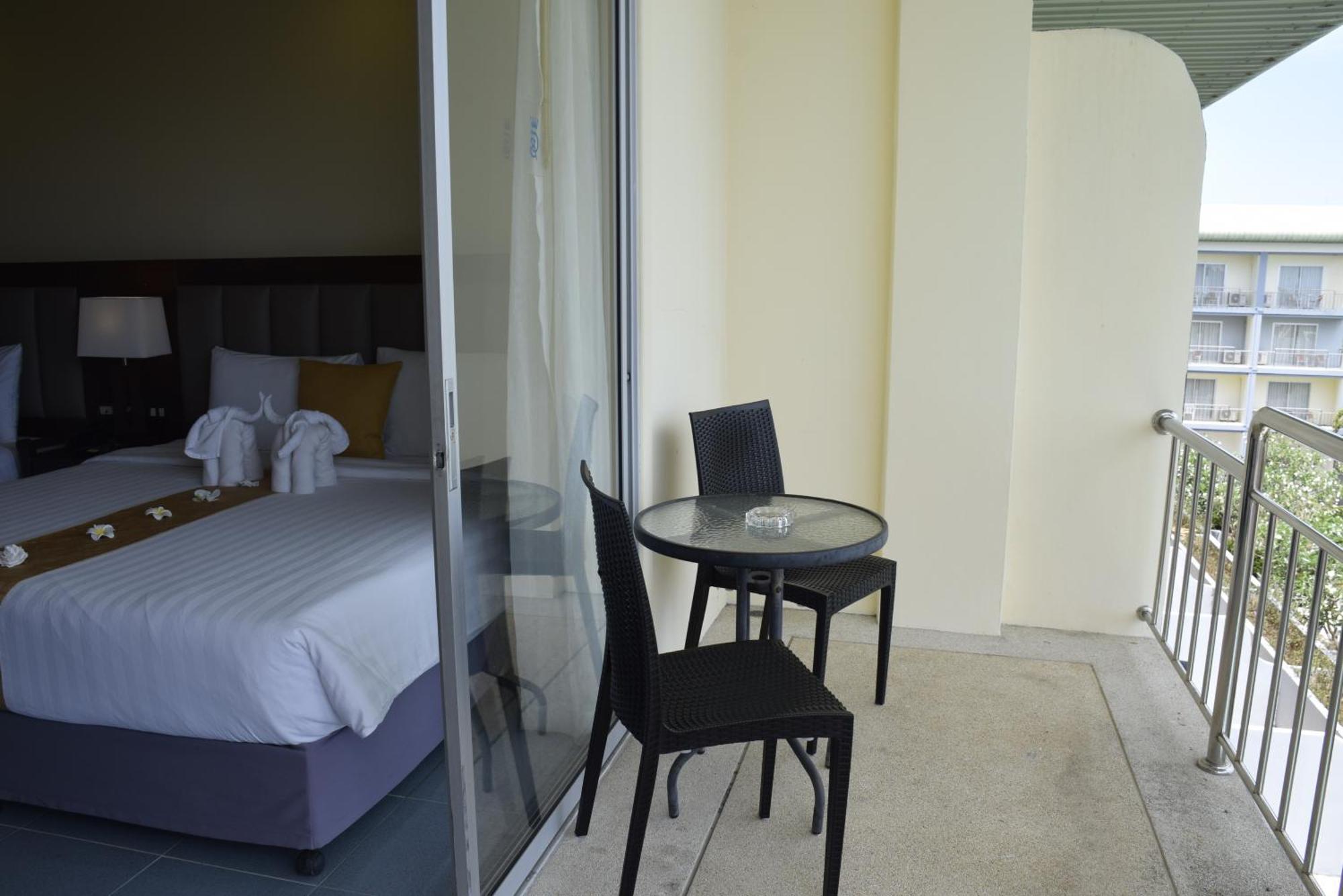 Blue Beach Grand Resort And Spa In Chalong Phuket By Dayuu Ban Saiyuan Exterior photo