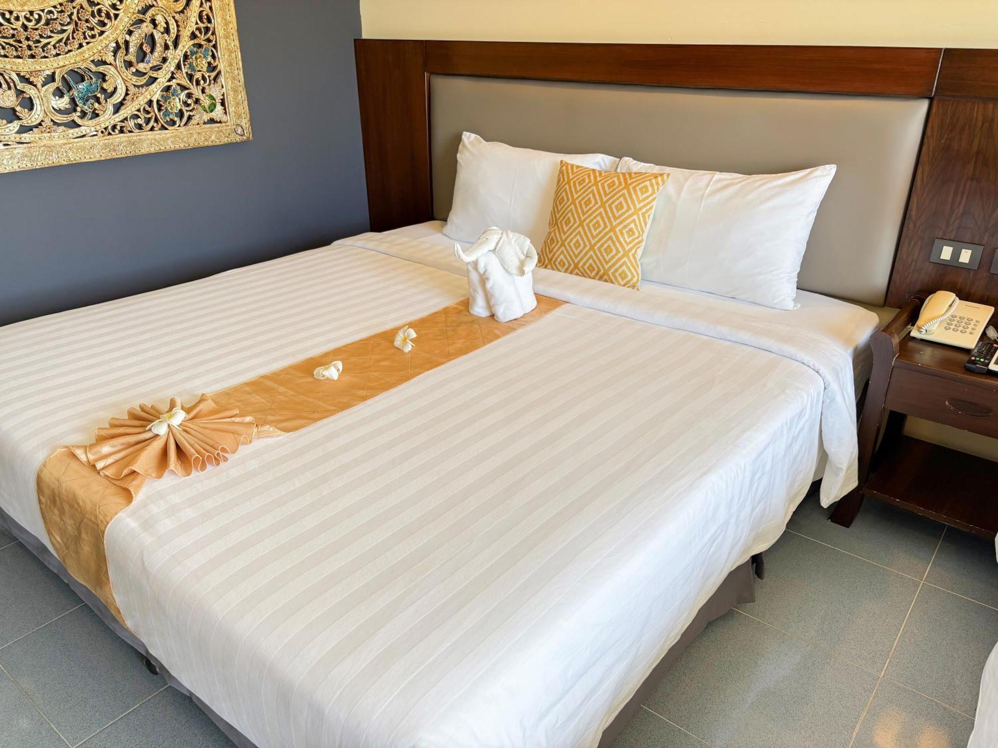 Blue Beach Grand Resort And Spa In Chalong Phuket By Dayuu Ban Saiyuan Exterior photo